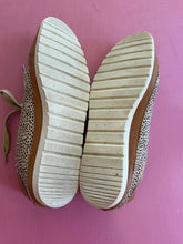 Load image into Gallery viewer, Pre-Loved Diana Ferrari Aquire
