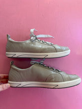 Load image into Gallery viewer, Pre-Loved Frankie4 Ellie IV
