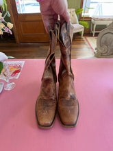 Load image into Gallery viewer, Pre-Loved Justin Cowgirl Boots
