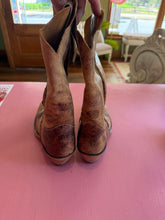 Load image into Gallery viewer, Pre-Loved Justin Cowgirl Boots
