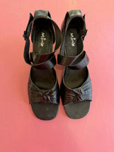 Load image into Gallery viewer, Pre-Loved Minx Classy Cracker
