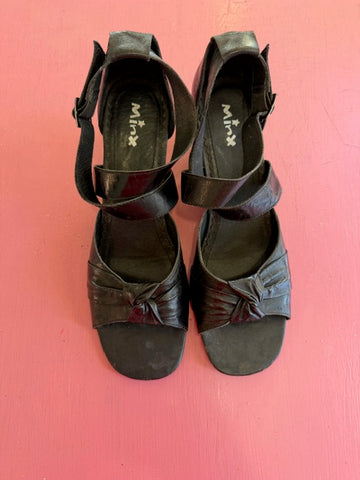 Pre-Loved Minx Classy Cracker