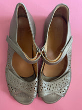 Load image into Gallery viewer, PL Ziera Daffodil Size 43
