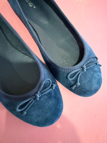 Pre-Loved Sambag Navy Suede