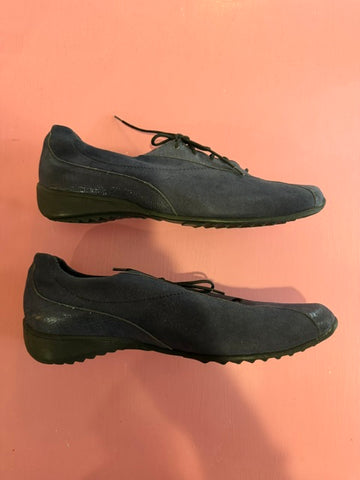 Pre-Loved Munro Blue suede shoes
