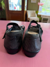 Load image into Gallery viewer, Pre-Loved Ziera Delta
