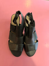 Load image into Gallery viewer, Pre-Loved Hush Puppies Luma
