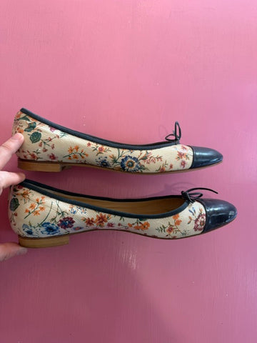 Pre-Loved Amber Rossi Floral Flat