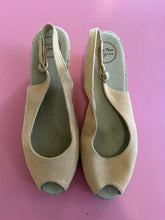 Load image into Gallery viewer, Pre-Loved Toni Pons Nude Slingback
