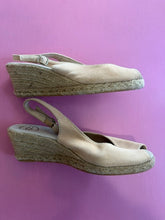 Load image into Gallery viewer, Pre-Loved Toni Pons Nude Slingback
