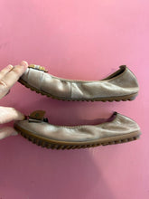 Load image into Gallery viewer, Pre-Loved D&amp;J Bellez Taupe
