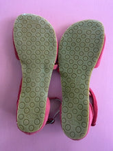 Load image into Gallery viewer, Pre-Loved Tipsietoes red sandals
