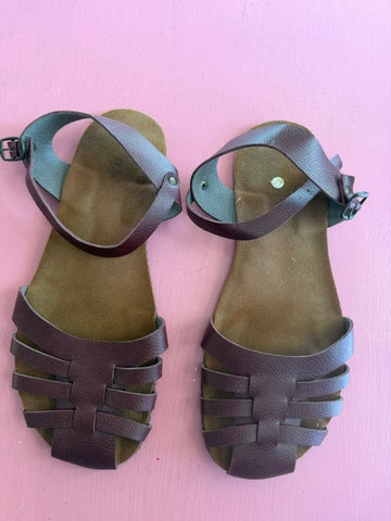 PL Bioworld burgundy sandals