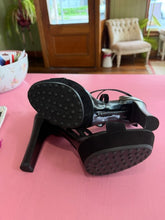 Load image into Gallery viewer, Pre-Loved Tod's Traversina Platform Stiletto Heel
