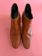 Load image into Gallery viewer, Pre-Loved Tod's Block Heel Ankle Boot
