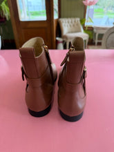 Load image into Gallery viewer, Pre-Loved Tod's Gomma Flat Ankle Boot
