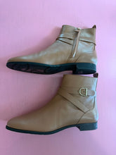 Load image into Gallery viewer, Pre-Loved Tod's Gomma Flat Ankle Boot
