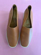 Load image into Gallery viewer, Pre-Loved Robert Clergerie Lara Wedges in Tan

