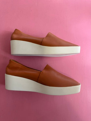 Pre-Loved Robert Clergerie Lara Wedges in Tan