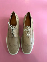 Load image into Gallery viewer, Pre-Loved Robert Clergerie Oxford Brogues in Mushroom
