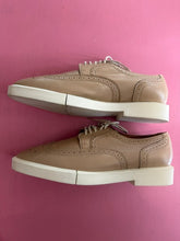 Load image into Gallery viewer, Pre-Loved Robert Clergerie Oxford Brogues in Mushroom
