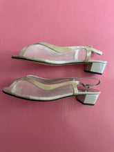Load image into Gallery viewer, Pre-Loved Easy Living Winny
