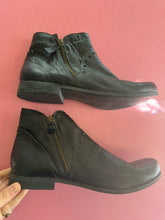 Load image into Gallery viewer, Pre-Loved Miss M Black Twin Zip boot
