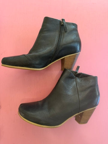 Pre-Loved Frankie4 Black boots