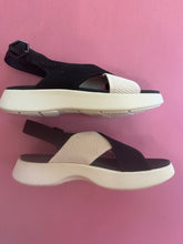 Load image into Gallery viewer, Pre-Loved Vivaia Kara

