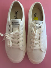 Load image into Gallery viewer, Pre-Loved Simple white sneakers
