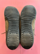 Load image into Gallery viewer, Pre-loved Munro Pace 2
