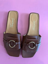 Load image into Gallery viewer, Pre-Loved Cignetti Boutique Tan Slides
