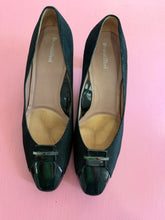 Load image into Gallery viewer, Pre-Loved Beautifeel Black Courts
