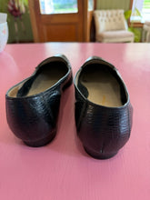 Load image into Gallery viewer, Pre-Loved Salvatore Ferragamo Low Black Courts with gold name plate
