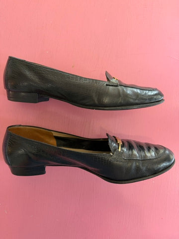 Pre-Loved Salvatore Ferragamo Low Black Courts with gold name plate