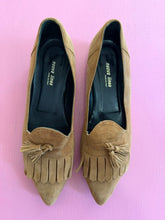 Load image into Gallery viewer, Pre-Loved Nuova Linea Tan Suede Courts
