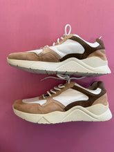 Load image into Gallery viewer, Pre-Loved Witchery Skye Sneaker
