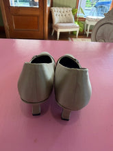 Load image into Gallery viewer, Pre-Loved Gabriella Designs Pale Green Courts
