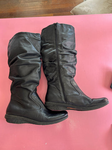 Pre-Loved Planet Boot