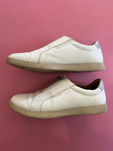 Load image into Gallery viewer, Pre-Loved Hush Puppies Montana
