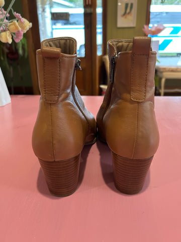 Pre-Loved Hush Puppies Shade Tan