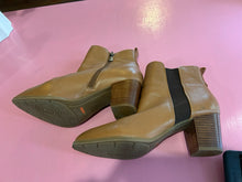 Load image into Gallery viewer, Pre-Loved Hush Puppies Shade Tan
