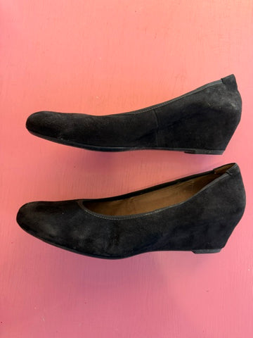 Pre-Loved Gabor Black Suede Wedges