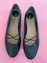 Load image into Gallery viewer, Pre-Loved Supersoft Caitlin Size 12C
