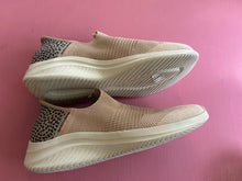 Load image into Gallery viewer, PL Sketchers Slipins - Tan Bark
