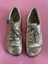 Load image into Gallery viewer, Pre-Loved Aintap Gold Sneaker Size 45
