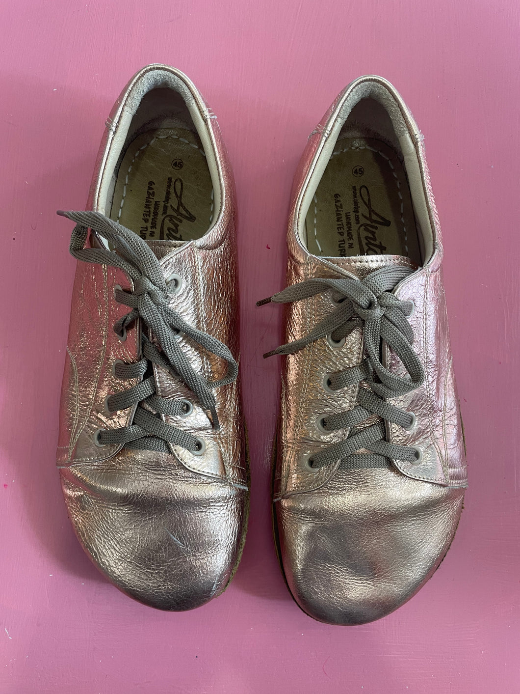 Pre-Loved Aintap Gold Sneaker Size 45