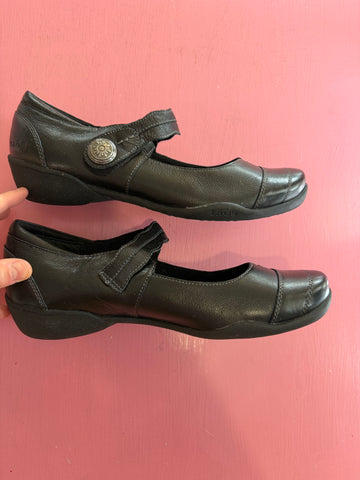 Pre-Loved Taos Applause