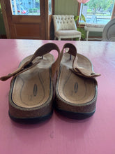Load image into Gallery viewer, Pre-Loved Scholl Tan Slide
