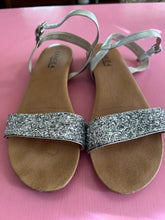 Load image into Gallery viewer, Pre-Loved Frankie4 Saving Sole sparkle
